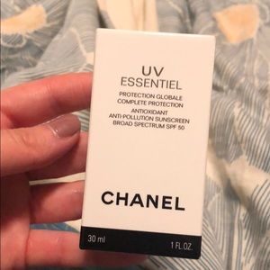 Chanel UV essentiel cream